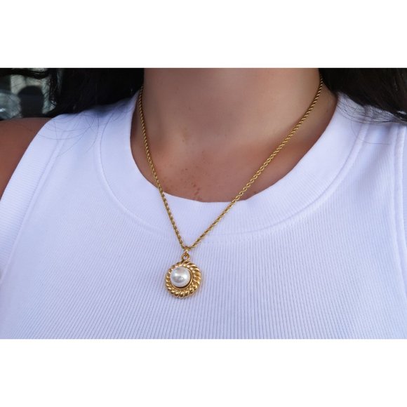 Pearl Pendant Necklace, Gold Pearl Vintage Necklace, Rope Chain Pearl Necklace - Picture 5 of 5